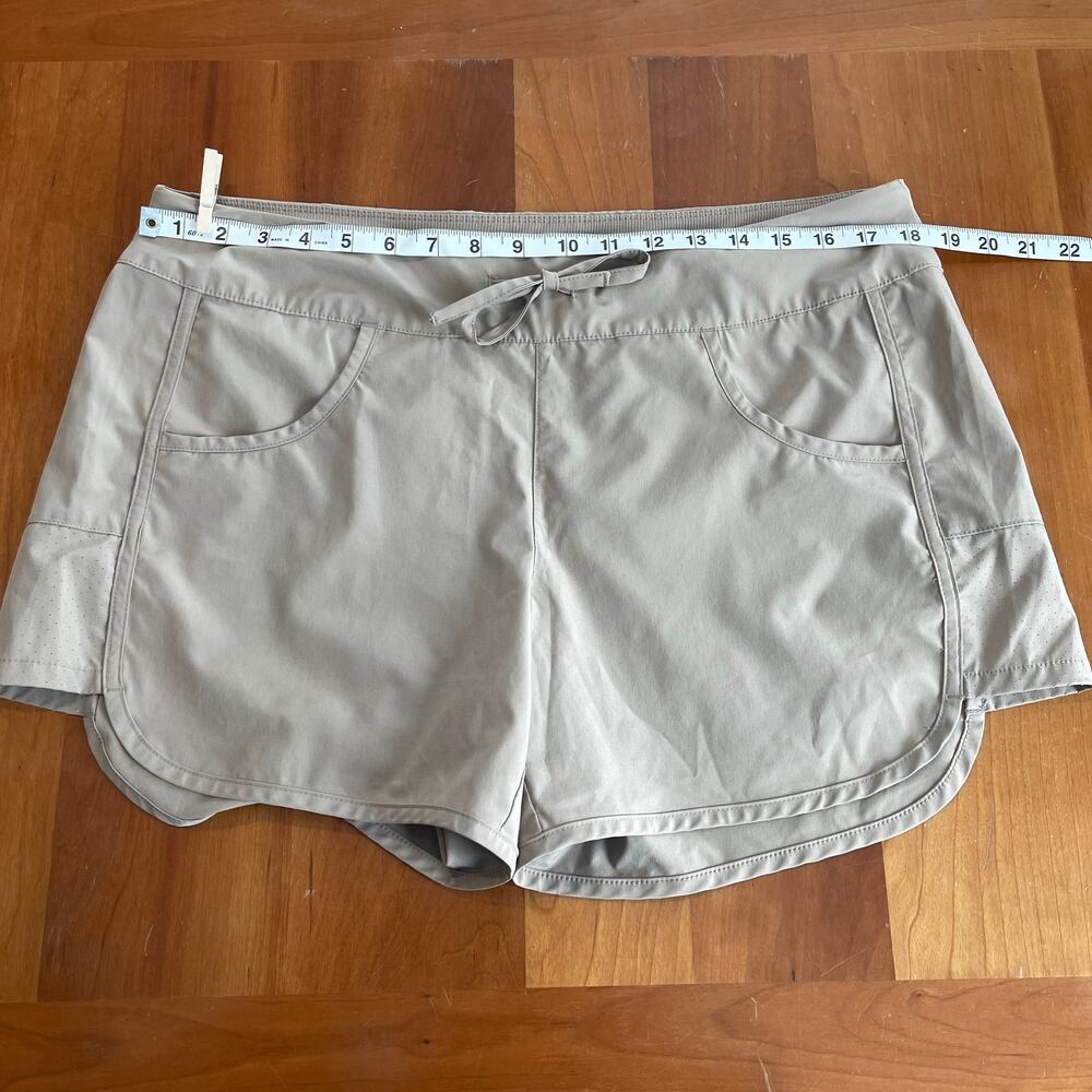 Magellan Outdoors Fish Gear Shorts XL Water Repellent Fishing Athletic Beige - Picture 5 of 10